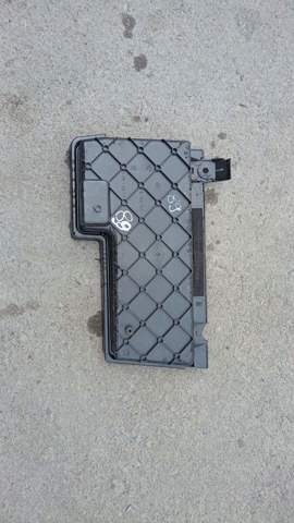 Кришка ящика акумулятора