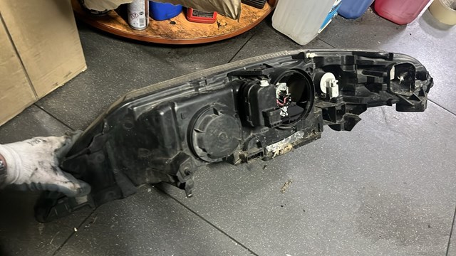 Фара права LAGUNA 2