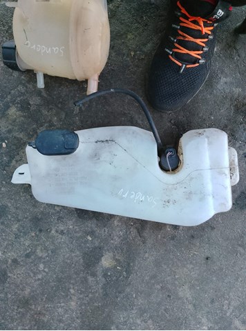 Бачок омивача скла