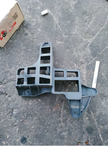 RENAULT 8200735455 Кронштейн бампера заднего правый в наличии Полтава