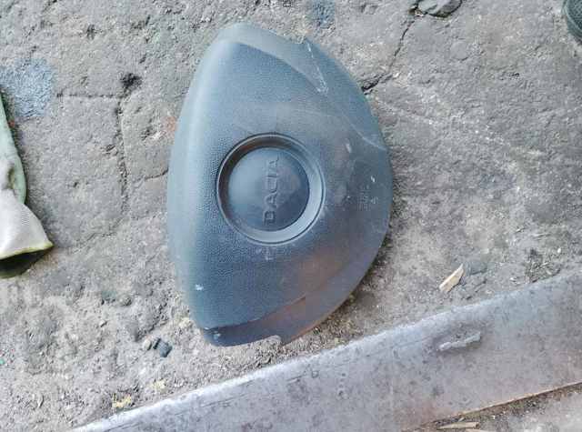 Подушка AIRBAG водительская 8200823307 RENAULT