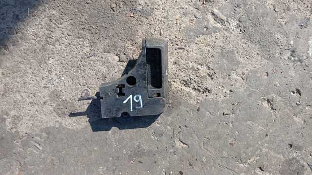 ЗАМОК ЗАДНЬОГО ДИВАНА