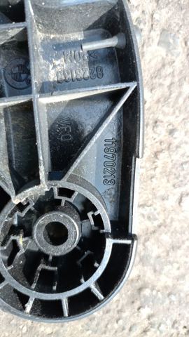 Ручка відкриття капота