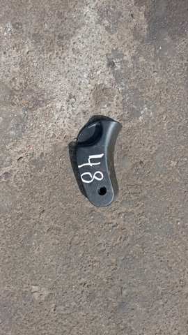 Ручка відкриття капота