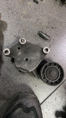 натяжитель ремня