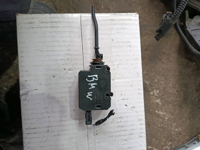 Замок відкривання лючка бензобаку