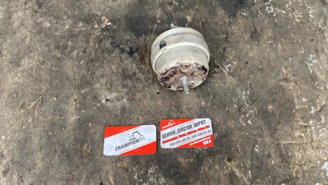 Подушка (опора) двигуна, права — фото 1