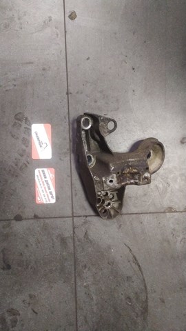 VAG 8D0199351H Кронштейн подушки (опоры) двигателя левой в наличии Запорожье