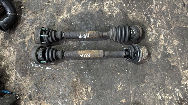 Полуось передняя, правая 8D0407452AX VAG