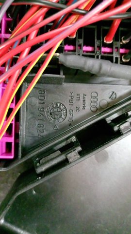 Блок запобіжників задній, салонний