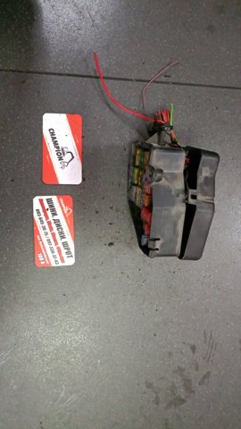 Блок запобіжників задній, салонний