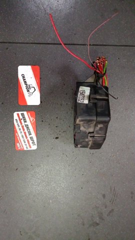 Блок запобіжників задній, салонний