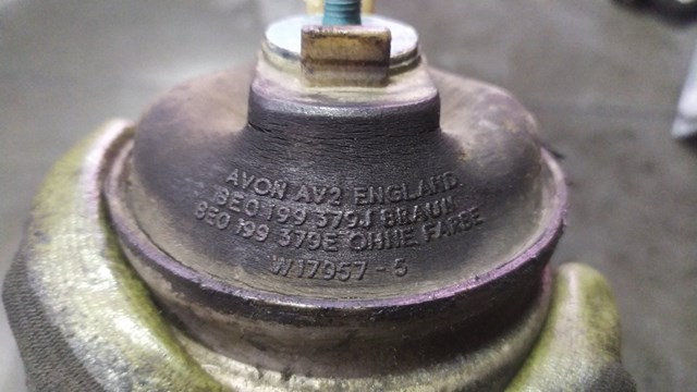 Подушка двигателя левая/правая 8E0199379E VAG