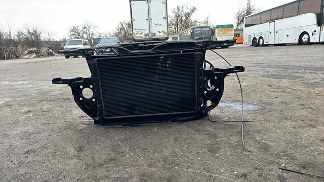 VAG 8E0805594B Рамка радиатора в наличии Харьков
