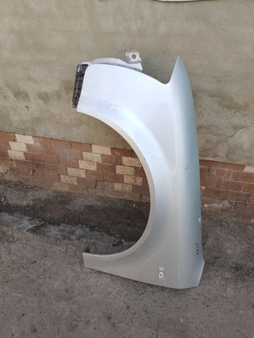 Крило переднє ліве