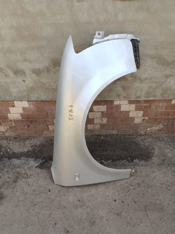 Крило переднє праве