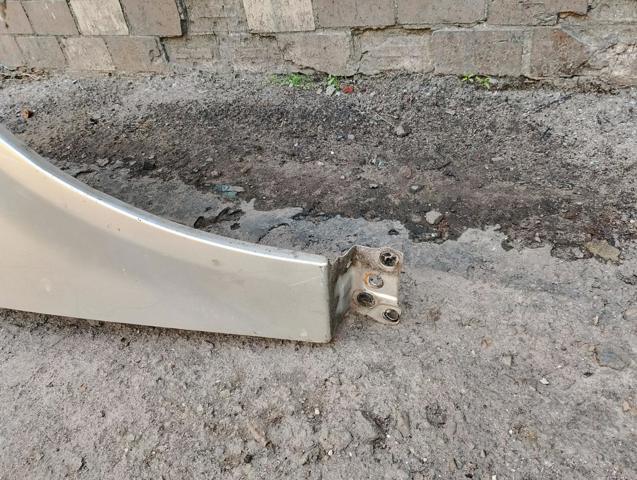 Крило переднє праве