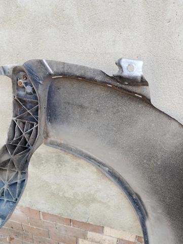 Крило переднє праве