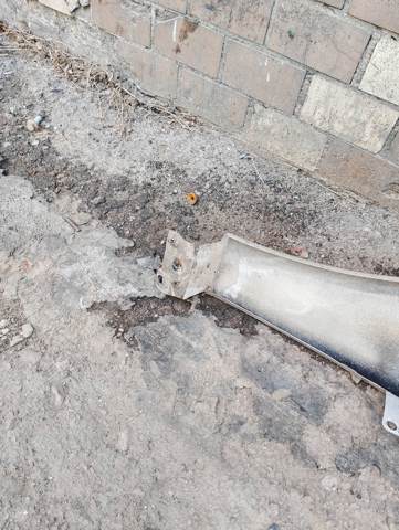 Крило переднє праве