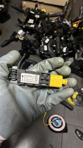 Датчик Айрбег передний 8E0959651B VAG