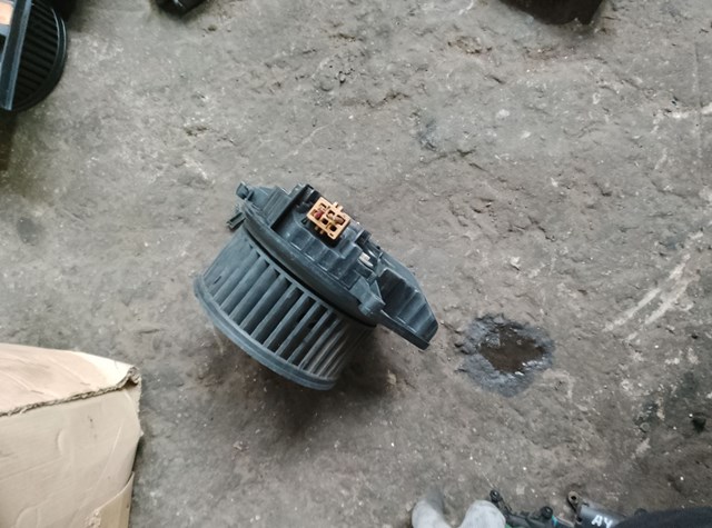 Мотор вентилятора печки (отопителя салона)