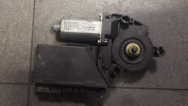 Мотор стеклоподъемника двери передней правой