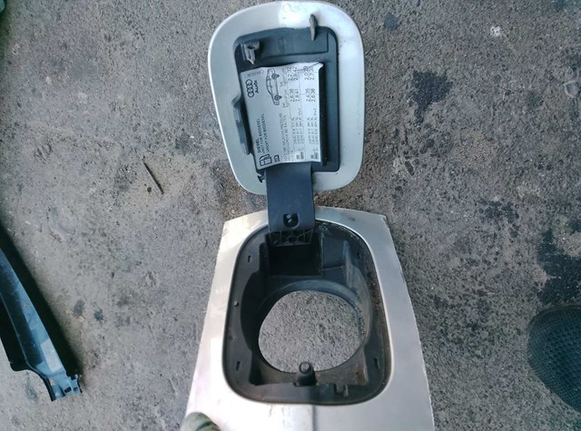 Лючок топливного бака