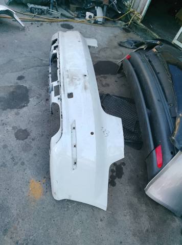 Бампер задній