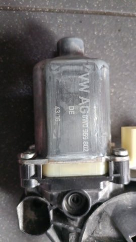 Двигун склопідіймача двері передньої, лівої