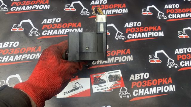 901057666 RENAULT Переключатель подрулевой правый купить в Ужгород