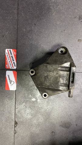 Кронштейн двигуна — фото 1