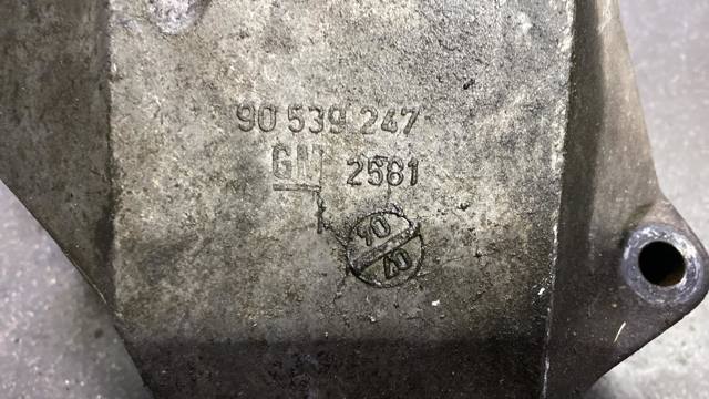 Кронштейн двигуна — фото 2