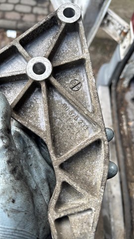 Кронштейн подушки (опоры) двигателя задней