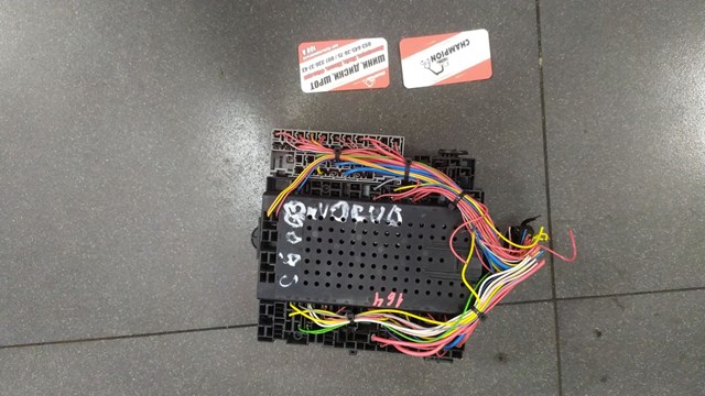 Крышка блока передохранителей