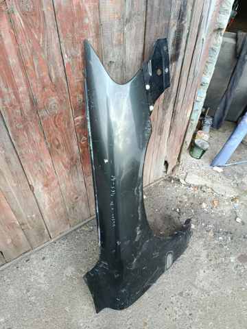 Крило переднє праве