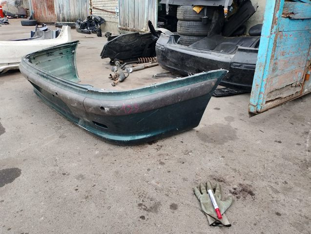 Бампер задній