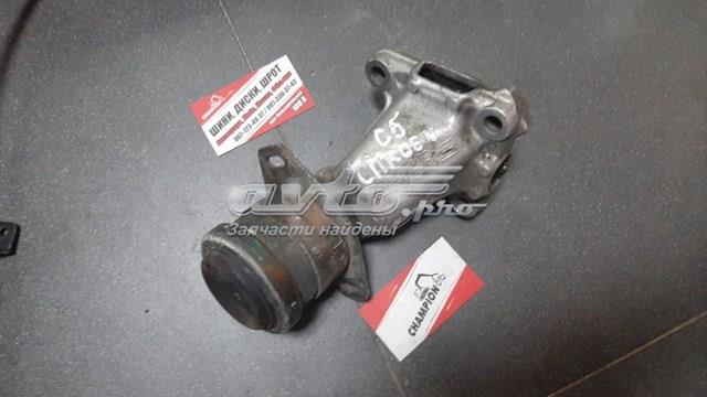 Кронштейн двигателя