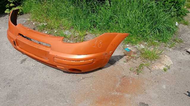 Бампер передній