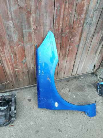 Крило переднє праве