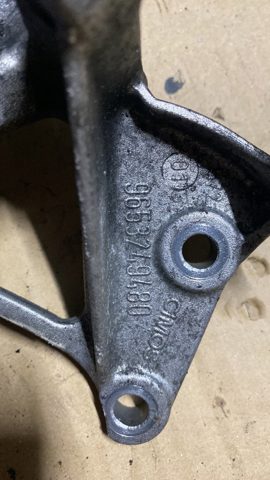 кронштейн генератора