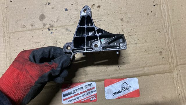 Кронштейн топливного фильтра