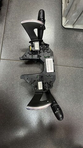 Перемикач підрульовий