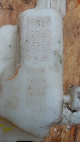 Бачок склоомивача