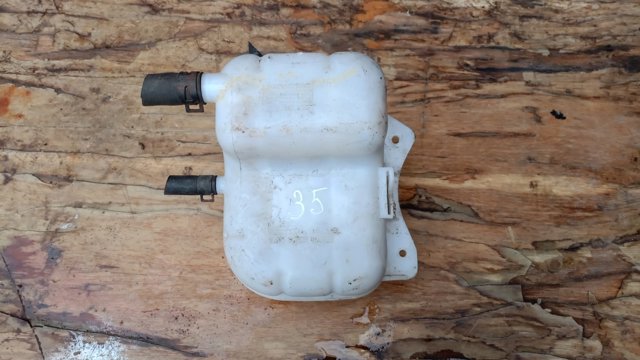 Расширительный бачок охлаждения 96813425 GM