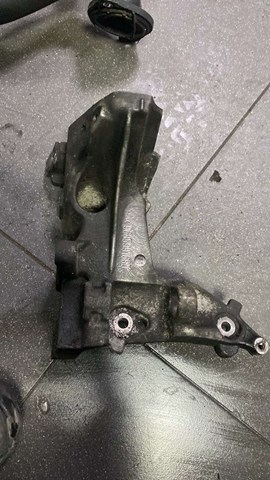 кронштейн генератора 1.6hdi