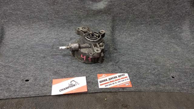 Насос вакуумний