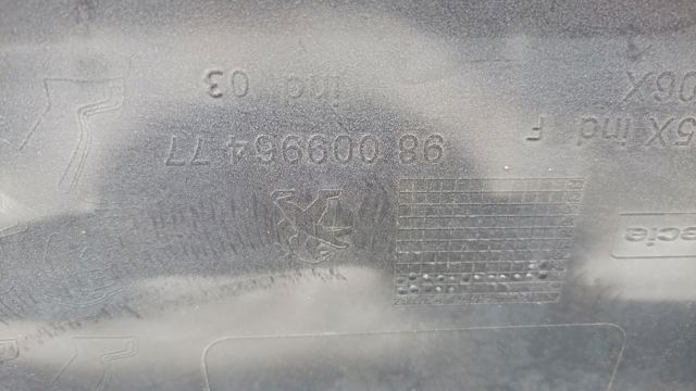 Кронштейн заднього