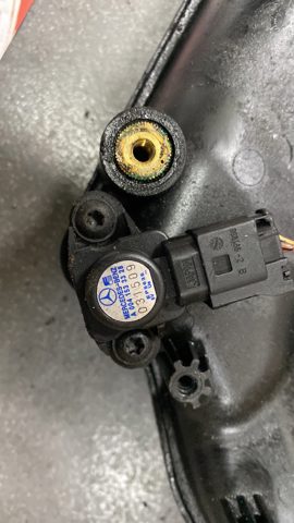 Датчик давления наддува турбины A0051537228 MERCEDES