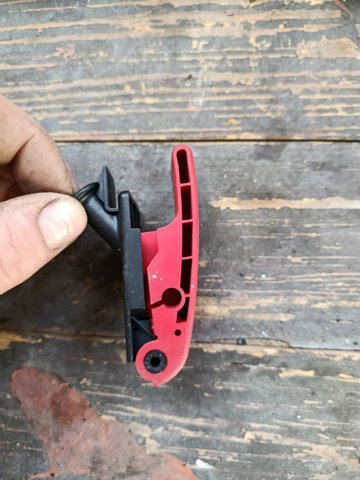 Ручка відкривання капота — фото 5