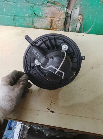 Двигун вентилятора пічки (обігрівача салону)